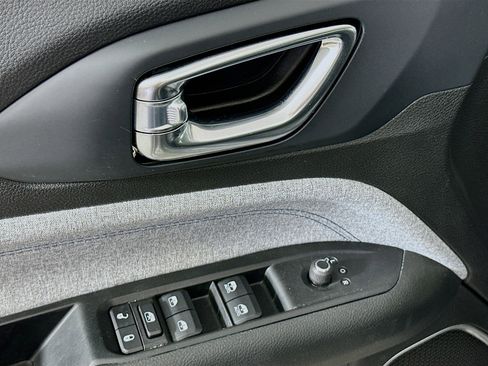 Used 2022 Jeep Compass Latitude image 15