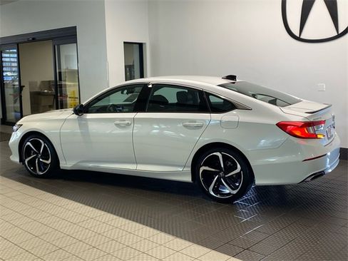 Used 2022 Honda Accord Sport image 4