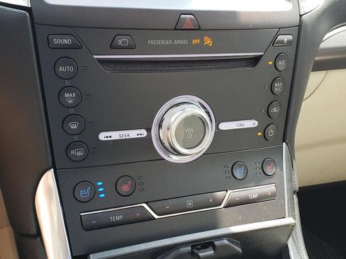 Used 2019 Ford Edge Titanium w/ Equipment Group 301A AWD/4WD image 29