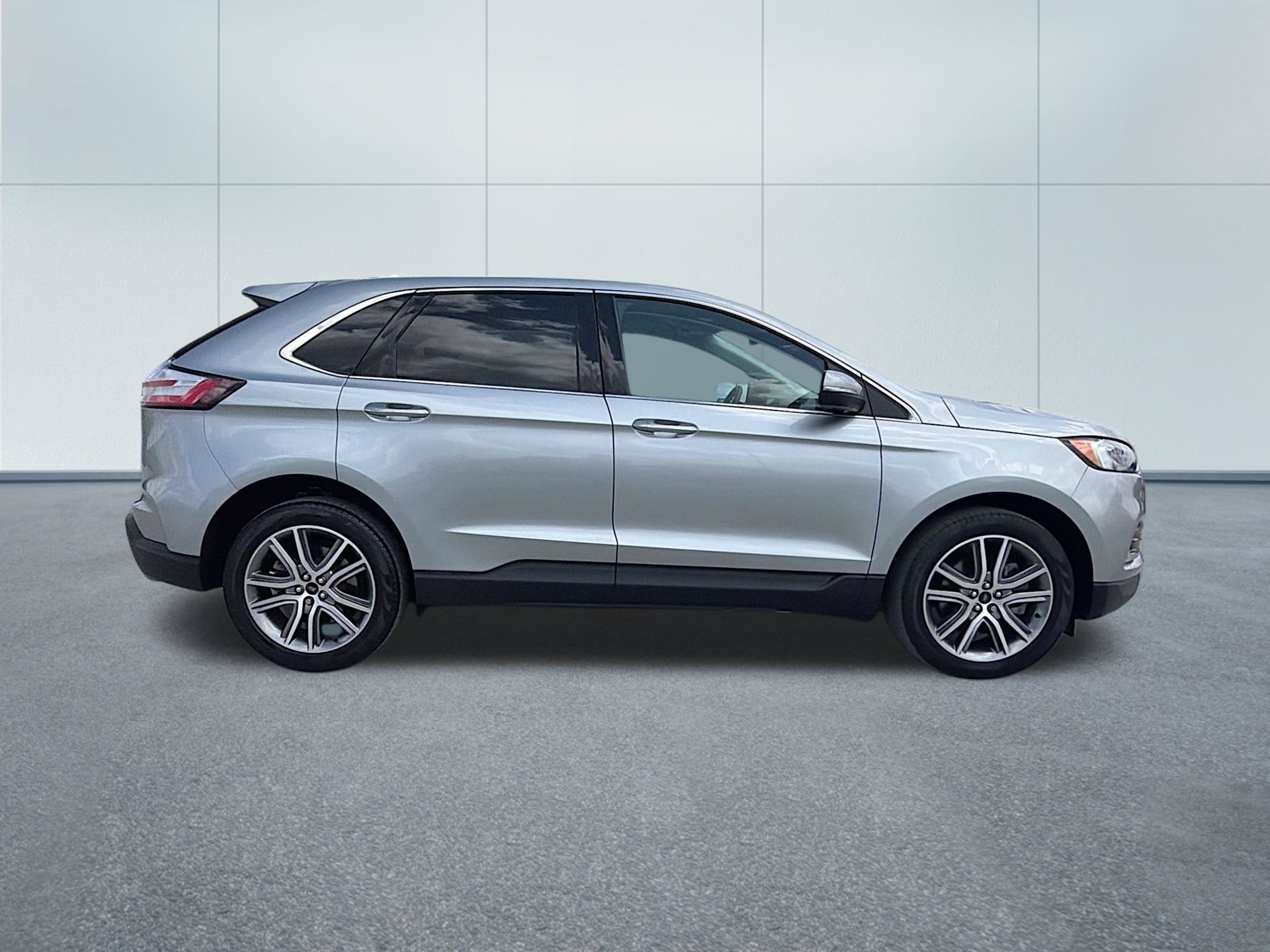 Used 2024 Ford Edge Titanium w/ Equipment Group 301A AWD/4WD image 4