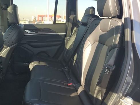 New 2025 Jeep Grand Cherokee Limited image 16