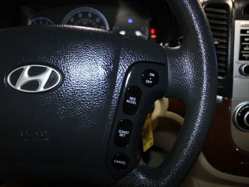 Used 2009 Hyundai Santa Fe GLS FWD image 16