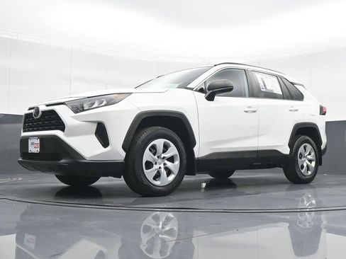 Used 2020 Toyota RAV4 LE image 17