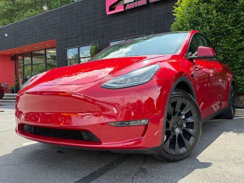Used 2022 Tesla Model Y Long Range AWD/4WD image 2