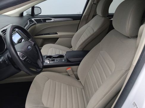 Used 2019 Ford Fusion SE FWD image 18