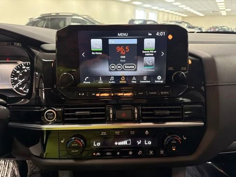 Used 2023 Nissan Pathfinder SL AWD/4WD image 22