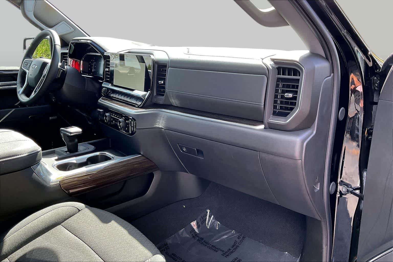 Used 2026 Chevrolet Silverado 1500 LT Trail Boss w/ Convenience Package II AWD/4WD image 31