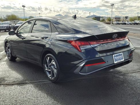 Used 2025 Hyundai Elantra Limited FWD image 2