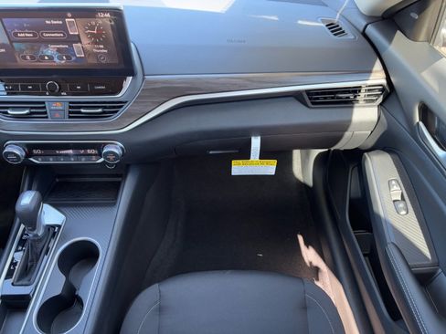 New 2025 Nissan Altima 2.5 SV w/ SV Special Edition Package image 17