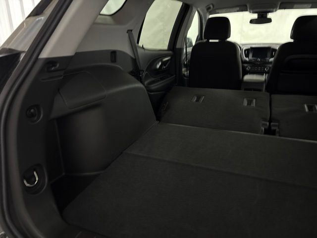 Used 2024 GMC Terrain SLE FWD image 13
