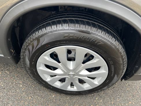 Used 2018 Nissan Rogue S image 28