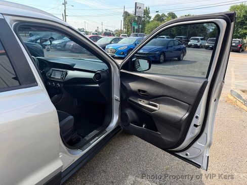 Used 2018 Nissan Kicks S FWD image 16