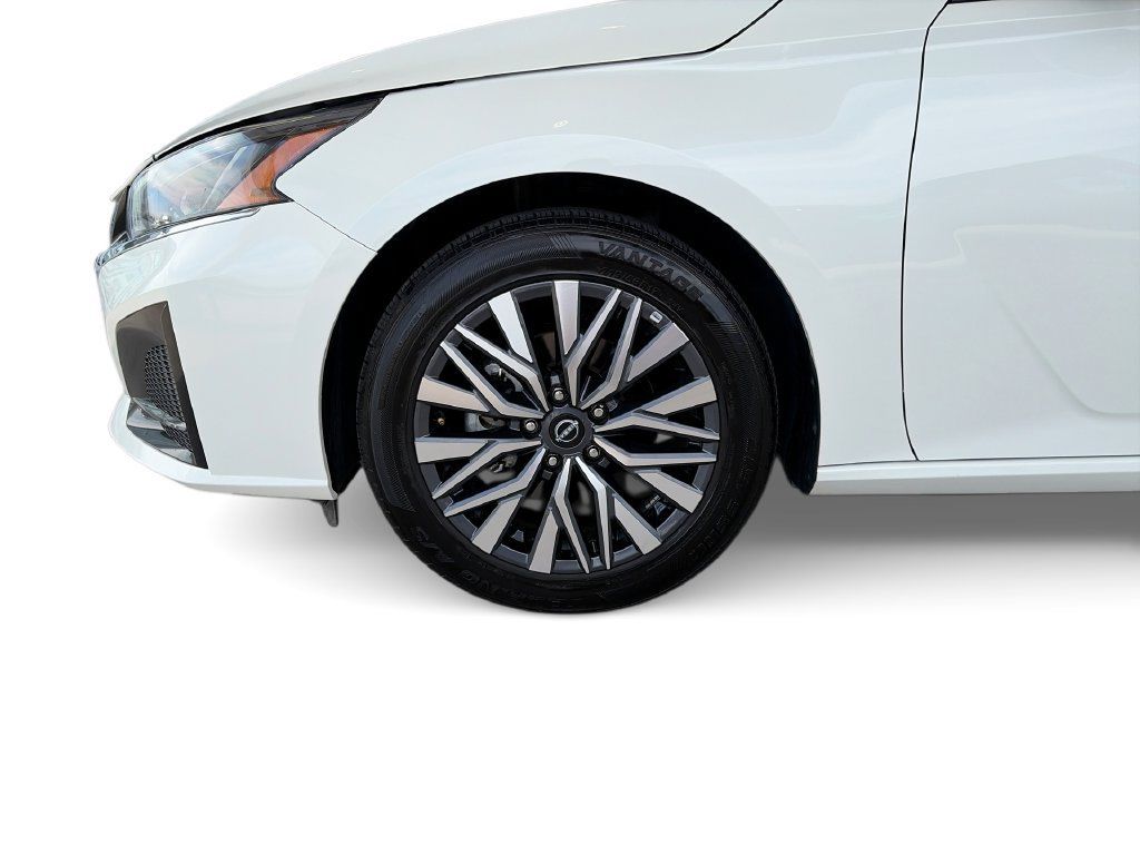 Used 2025 Nissan Altima 2.5 SV FWD image 34