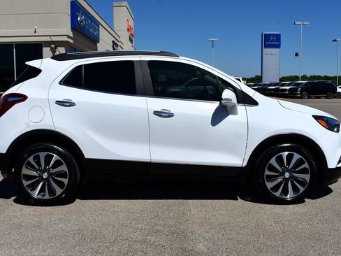 Used 2019 Buick Encore Essence FWD image 2