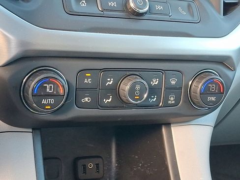 Used 2019 GMC Acadia SLE image 16