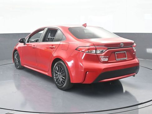 Used 2020 Toyota Corolla LE image 4