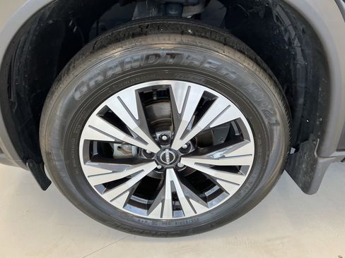 Used 2023 Nissan Rogue SV image 44