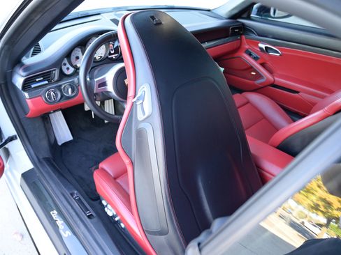 Used 2015 Porsche 911 Turbo S image 26