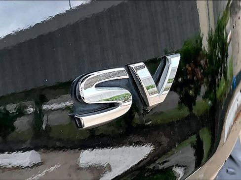 Used 2023 Nissan Rogue SV image 9