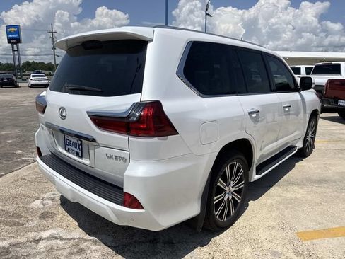 Used 2021 Lexus LX 570 4WD w/ Luxury Package image 8