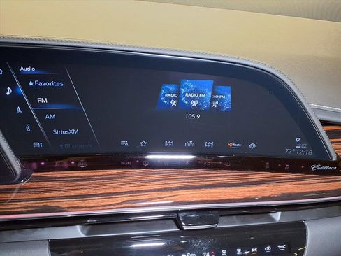 Certified 2022 Cadillac Escalade Premium Luxury image 4