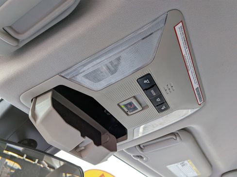 Used 2021 Toyota RAV4 XLE image 32