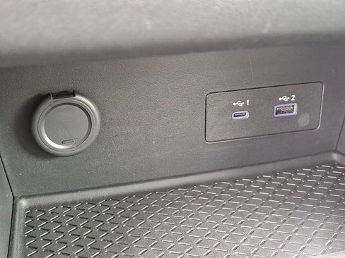 Used 2024 Nissan Pathfinder S image 24