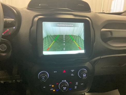 Used 2023 Jeep Renegade Trailhawk w/ Trailhawk Elite Group AWD/4WD image 6