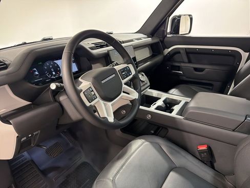 Used 2025 Land Rover Defender 110 S image 10