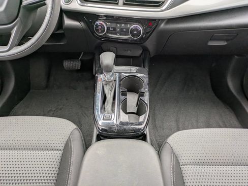 Used 2025 Chevrolet Trax LT FWD image 20