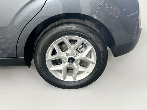 Used 2025 Kia Soul LX w/ LX Technology Package FWD image 11