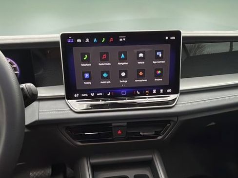 Used 2025 Volkswagen Tiguan SE image 25