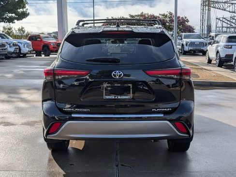 Used 2023 Toyota Highlander Platinum FWD image 6
