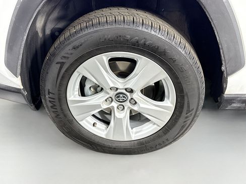 Used 2020 Toyota RAV4 XLE w/ Carpet Mat Package AWD/4WD image 38