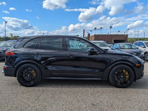 Used 2016 Porsche Cayenne Turbo S image 16