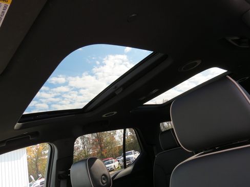 Certified 2023 Chevrolet Traverse Premier w/ Redline Edition image 22