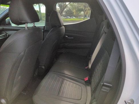 Used 2025 Hyundai Santa Cruz SE FWD image 13