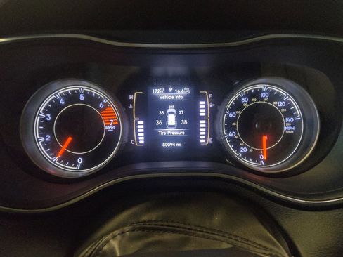 Used 2020 Jeep Cherokee Latitude Plus w/ Comfort/Convenience Group FWD image 23