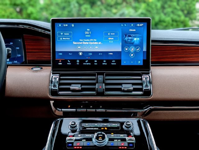 Used 2024 Lincoln Navigator L Reserve AWD/4WD image 14
