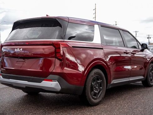 Used 2025 Kia Carnival image 5