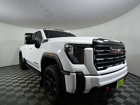 Used 2025 GMC Sierra 2500 AT4 w/ AT4 Premium Plus Package image 8