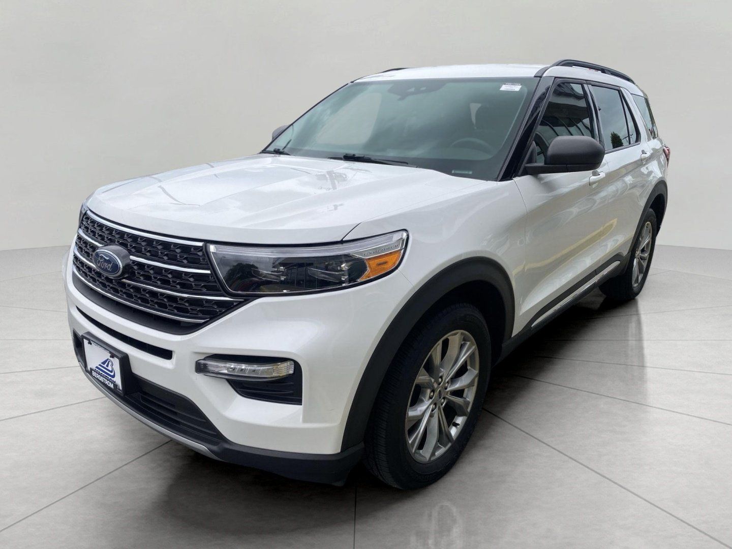 Used 2020 Ford Explorer XLT w/ Equipment Group 202A AWD/4WD image 4