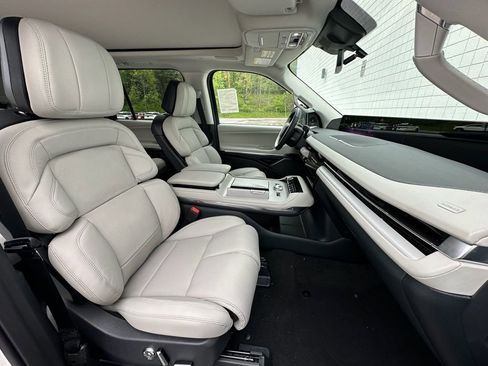 New 2026 Lincoln Navigator Reserve AWD/4WD image 22