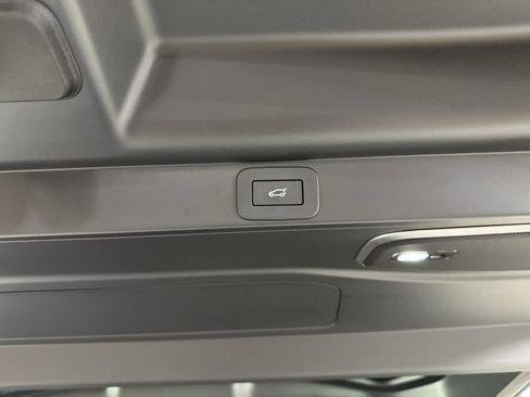 Used 2024 Land Rover Range Rover Autobiography image 31