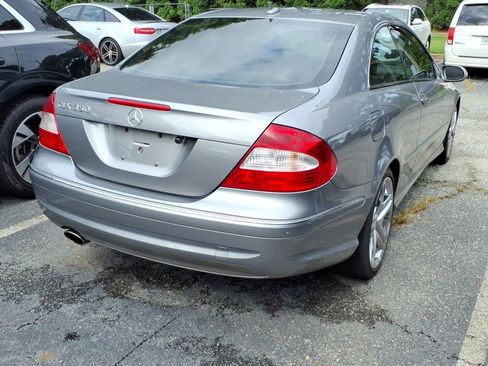 Used 2009 Mercedes-Benz CLK 350 Coupe image 4