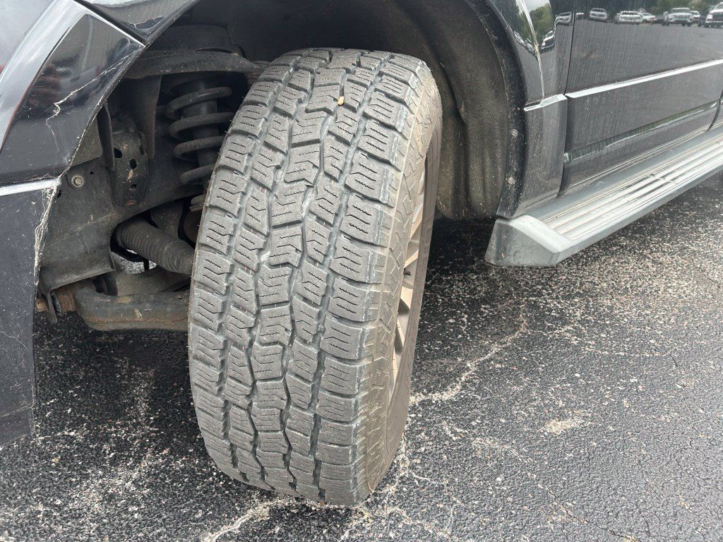 Used 2017 Ford Expedition EL XLT AWD/4WD image 4