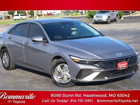 Used 2025 Hyundai Elantra SE FWD image 1