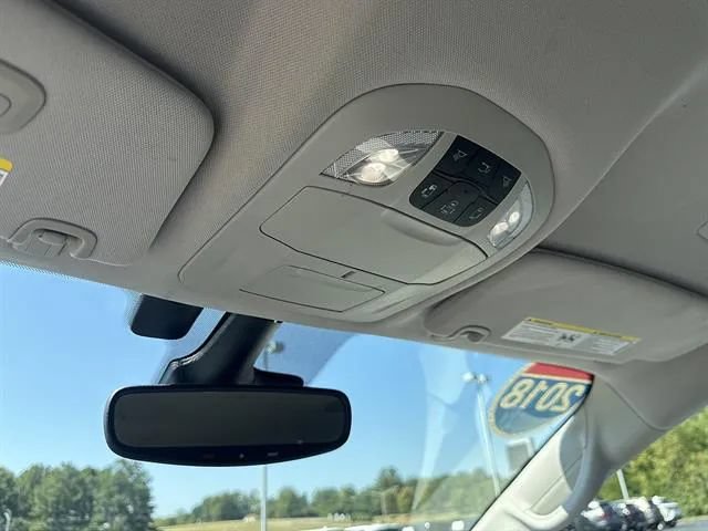 Used 2018 Chrysler Pacifica Touring-L Plus w/ Advanced Safetytec Group FWD image 12