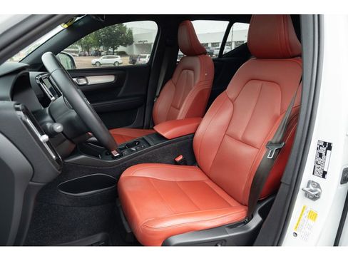 Used 2019 Volvo XC40 T5 Momentum AWD/4WD image 12