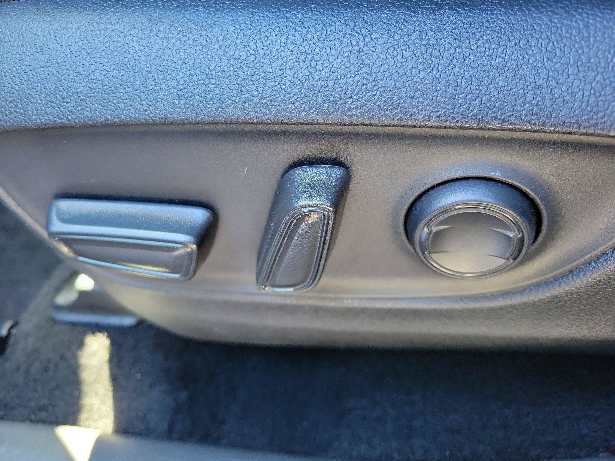 Used 2025 Toyota RAV4 XLE FWD image 7